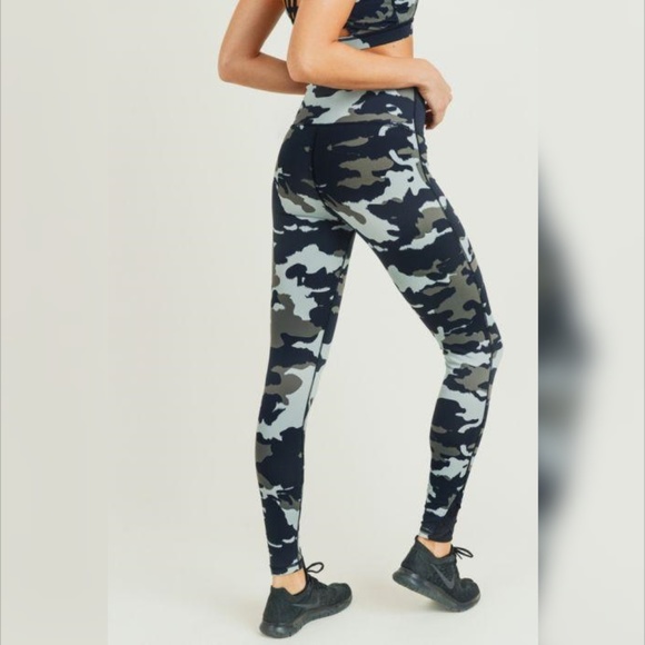 Jungle Camo Criss-Cross Strap Highwaist Leggings - Picture 3 of 8